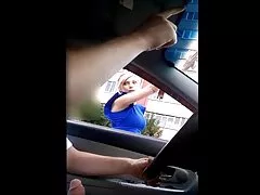 彼女は男と彼女のパンティーを下げ、彼女の口の中にホットドッグを入れて、それらを吸い始める 女子 アナ 似 av