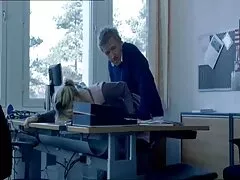 ソファの上に自分自身 女の子 無料 エッチ